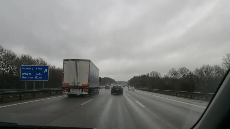 Poszukiwanie samochodów na niemieckim rynku, droga w Niemczech